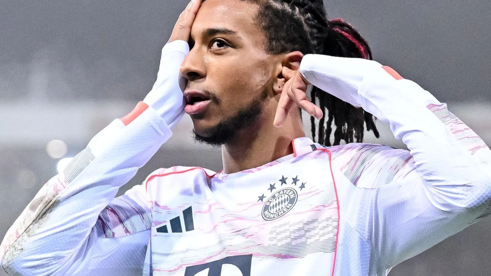 Einer der Stars in Bayerns gewaltiger Offensive: Michael Olise. (Foto: Harry Langer/dpa)