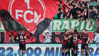 Der „Club“ jubelt gegen Braunschweig, hier nach dem Tor zum 2:0. (Foto: Daniel Löb/dpa)