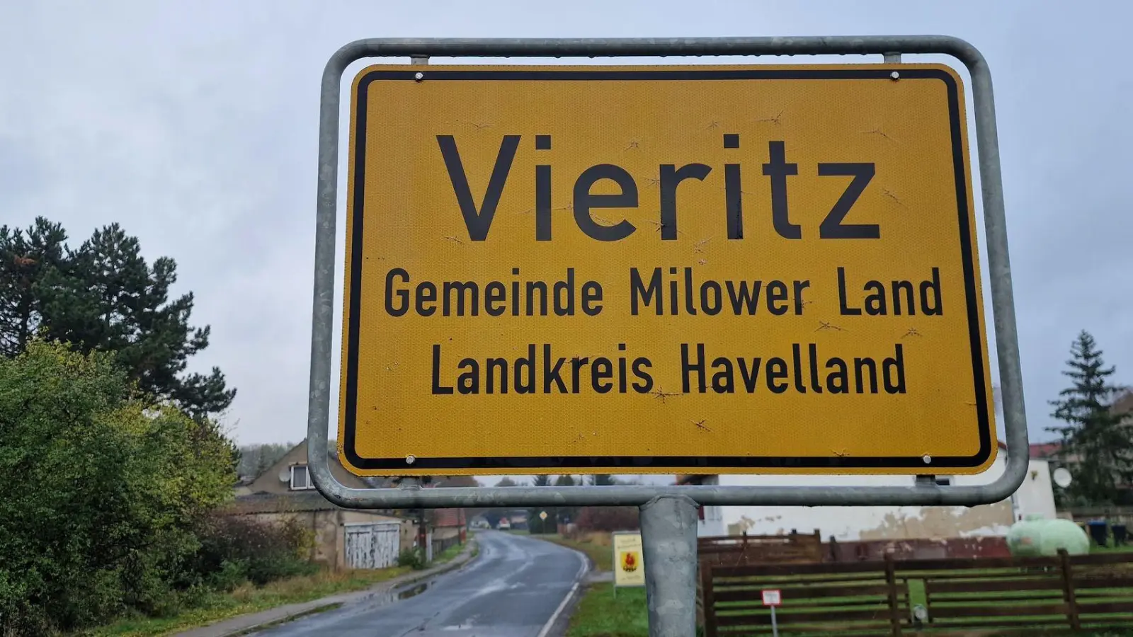 In der Gemeinde Milower Land in Brandenburg kam es zu einem Großeinsatz des SEK. (Foto: Cevin Dettlaff/TNN/dpa)