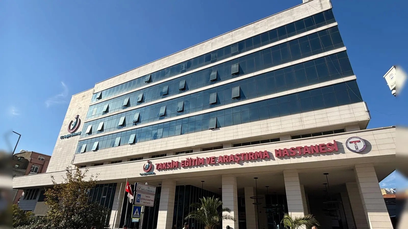 Die Ermittlungen über die Ursache für die Todesfälle halten an. (Foto: Mirjam Schmitt/dpa)