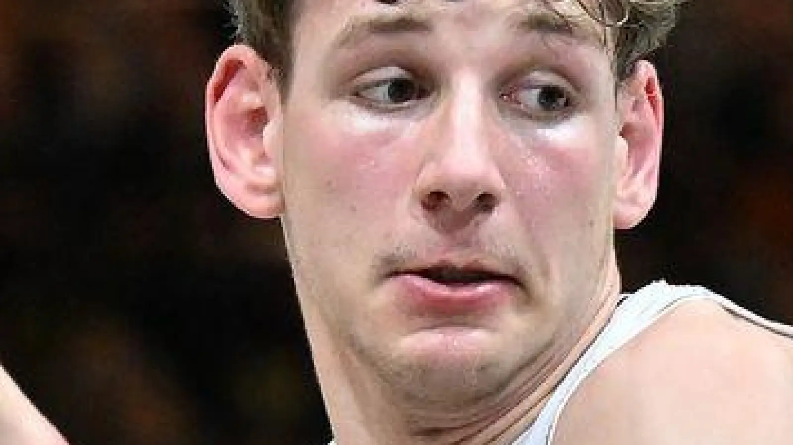 Entscheidender Mann auf Würzburger Seite: Hannes Steinbach (am Ball). (Foto: Swen Pförtner/dpa)