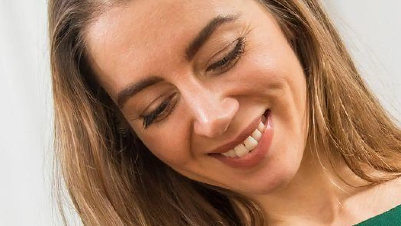 Auch allein kann man die Feiertage gut verbringen - und sich auch beschenken, etwa mit Dingen, die einem guttun. (Foto: Christin Klose/dpa-tmn)