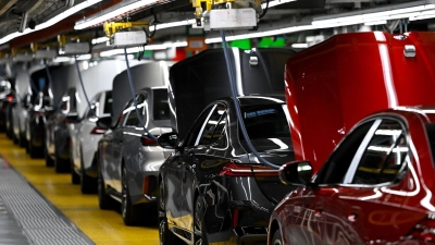 Die Produktion der Autoindustrie zieht an.  (Foto: Sven Hoppe/dpa)