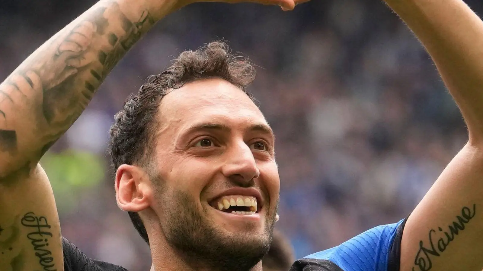 Laut einem Medienbericht will Inter eine große Ablösesumme für Calhanoglu aufrufen, falls der FC Bayern den Türken haben will. (Foto: Luca Bruno/AP/dpa)