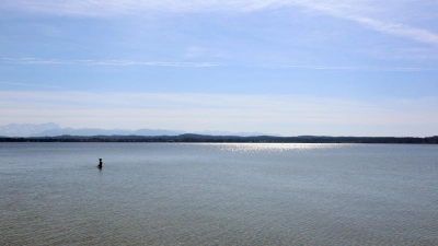 Die Frau wurde aus dem Starnberger See gerettet. (Symbolbild) (Foto: Karl-Josef Hildenbrand/dpa)