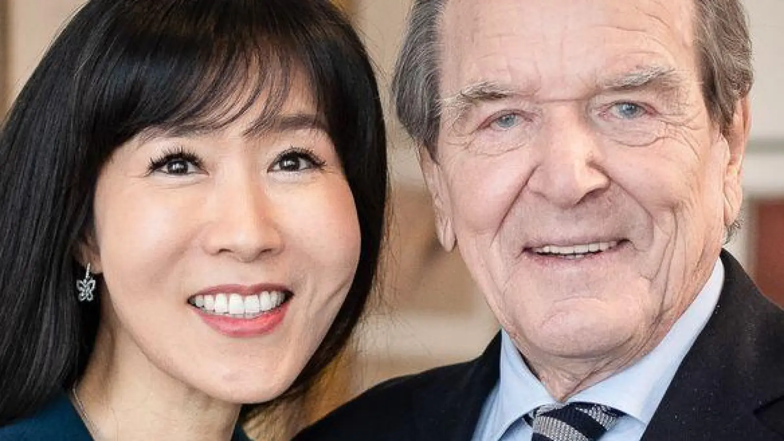 Seine Frau veröffentlichte das Weihnachtsfoto des Altkanzlers. (Archivbild) (Foto: Michael Kappeler/dpa)