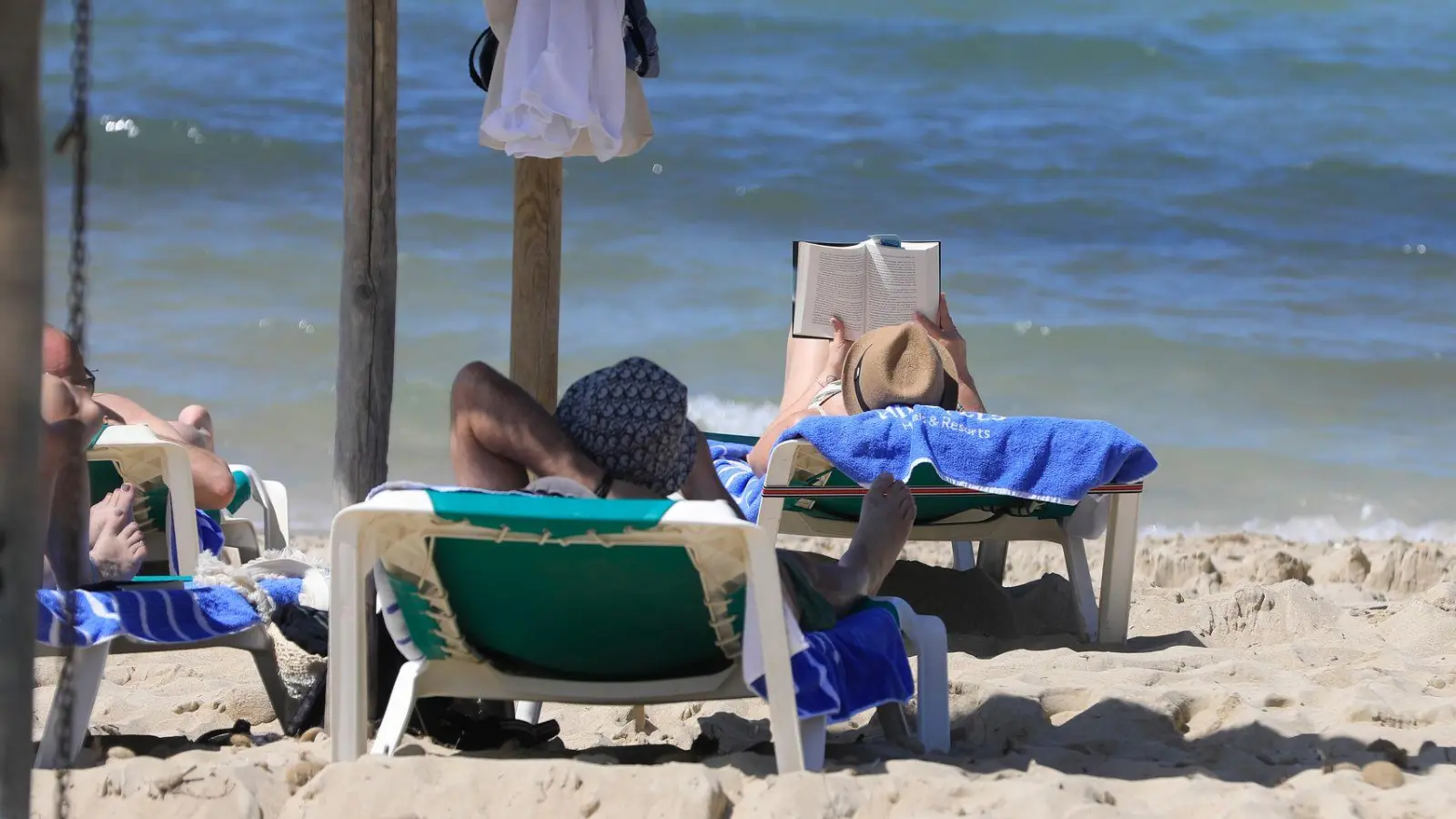 In den Osterferien zieht es viele auf die „Lieblingsinsel der Deutschen“: Mallorca. (Archivbild)  (Foto: Clara Margais/dpa)