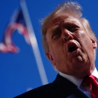 Trump will schon seit Wochen, dass alle „Superintelligenz“ statt KI sagen. (Foto: Julia Demaree Nikhinson/AP/dpa)