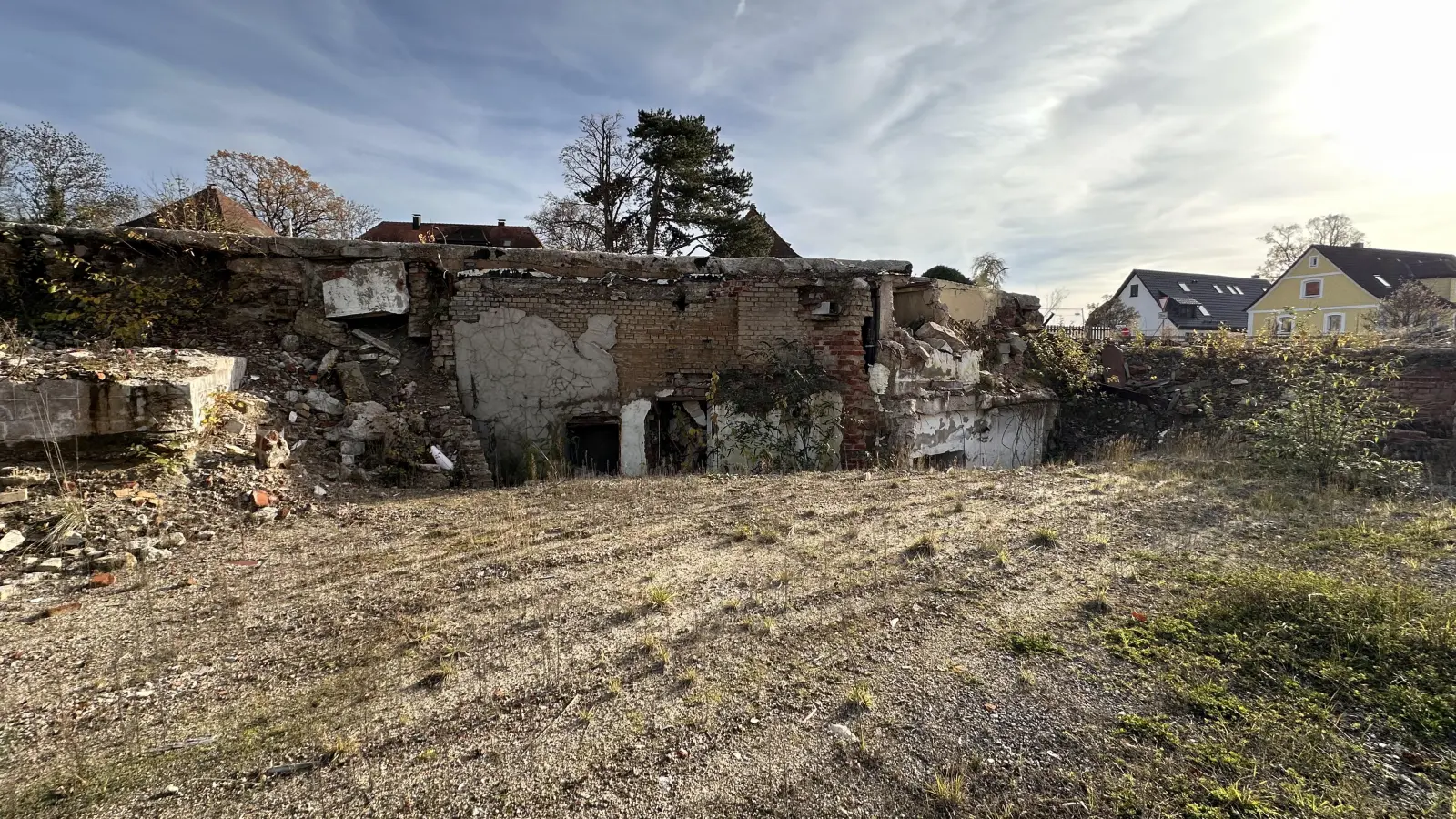 2026 soll auf dem Gelände der ehemaligen Brauerei in Dinkelsbühl mit dem Bau von Mehrfamilienhäusern begonnen werden. Der Bauausschuss hat der Planung nunmehr zugestimmt.  (Foto: Martina Haas)