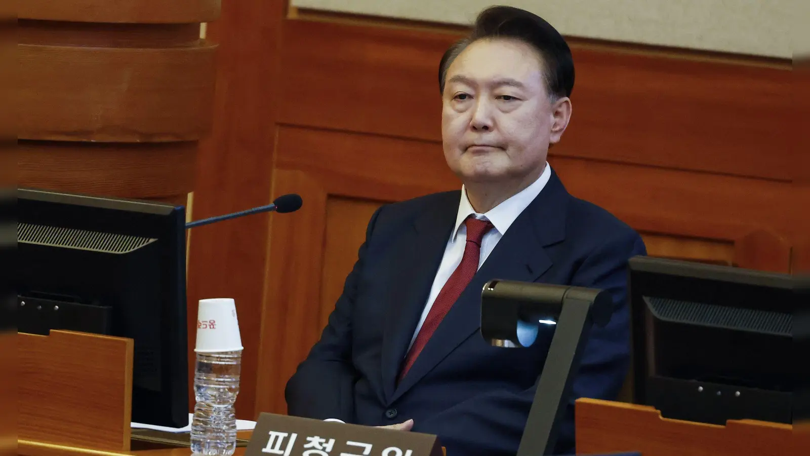 Die Ermittler der Anti-Korruptionsbehörde CIO haben den Fall Yoon Suk Yeol an die Staatsanwaltschaft übergeben.  (Foto: JEON HEON-KYUN/Pool EPA/AP/dpa)