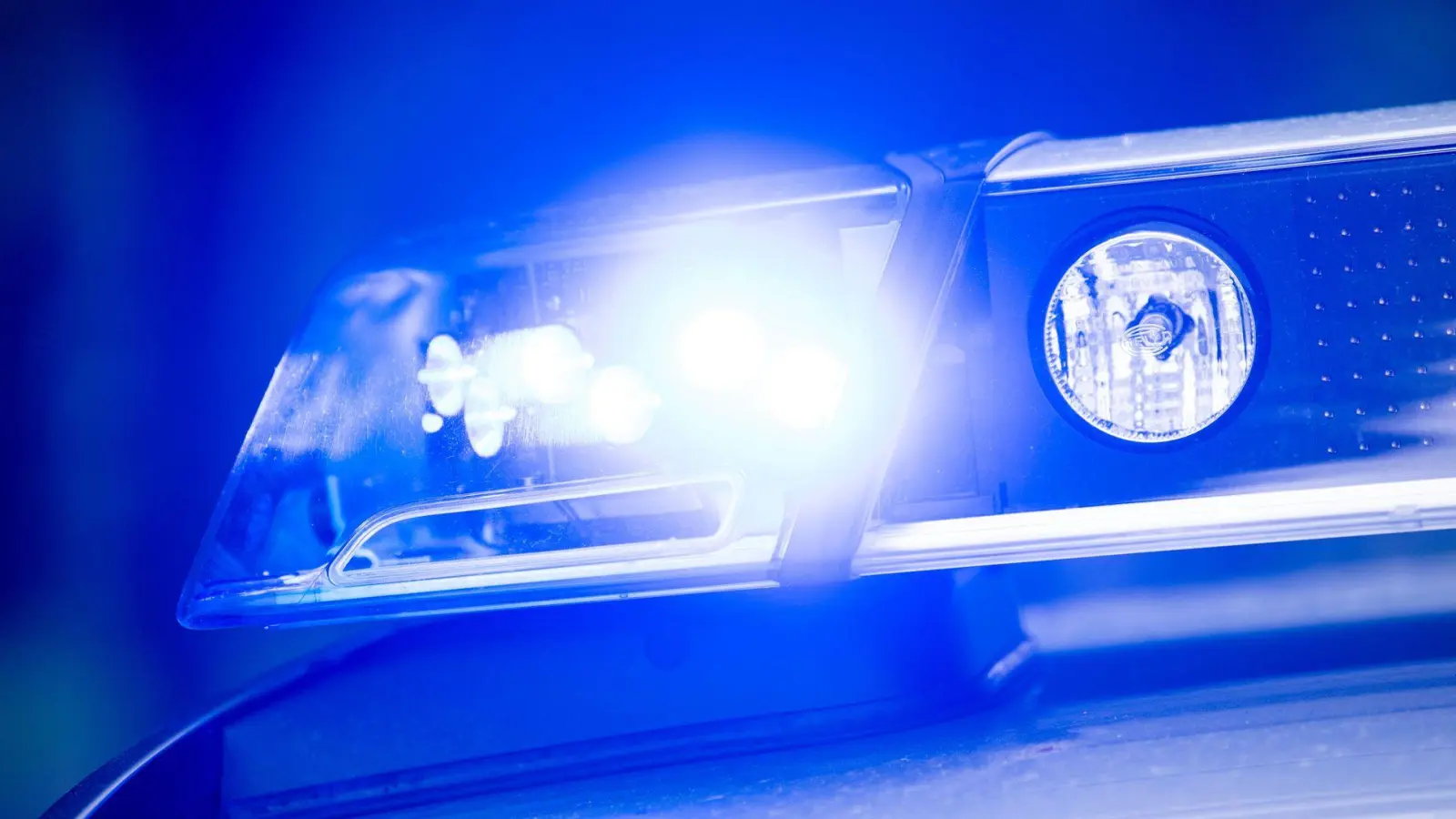 Die Polizei ermittelt, wie es zu dem Zusammenstoß kommen konnte. (Symbolbild) (Foto: Lino Mirgeler/dpa)