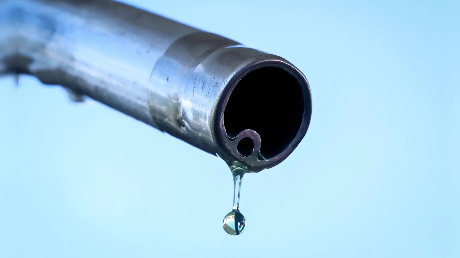 Die Spritpreise legen wieder zu. (Symbolfoto)  (Foto: Alain Jocard/AFP/dpa)