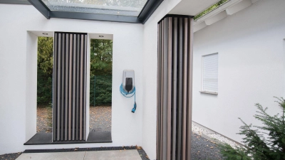E-Mobilität im Eigenheim: Die Ladeinfrastruktur lässt sich am besten gleich beim Bau integrieren. (Foto: Andrea Warnecke/dpa-tmn)