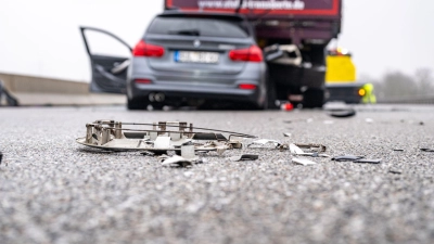 495 Menschen kamen im vergangenen Jahr auf Bayerns Straßen ums Leben. (Archivbild) (Foto: Armin Weigel/dpa)