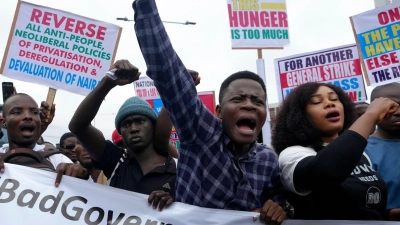 Viele Menschen selbst in den Großstädten Nigerias können sich keine drei Mahlzeiten mehr leisten. (Foto: Sunday Alamba/AP/dpa)