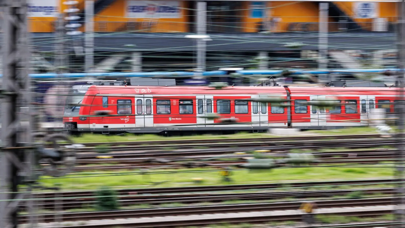 Am Ostbahnhof und in Daglfing wird gebaut. Im S-Bahnverkehr kommt es deswegen zu Einschränkungen. (Foto: Matthias Balk/dpa)