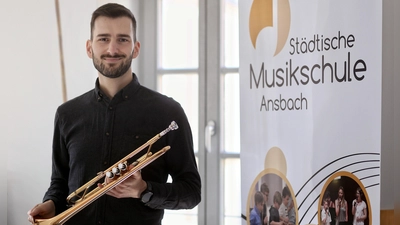 Dirigiert beim Frühjahrskonzert lauter Stücke, die mit seiner Heimat zu tun haben: Mark Sirok. (Foto: Thomas Wirth)