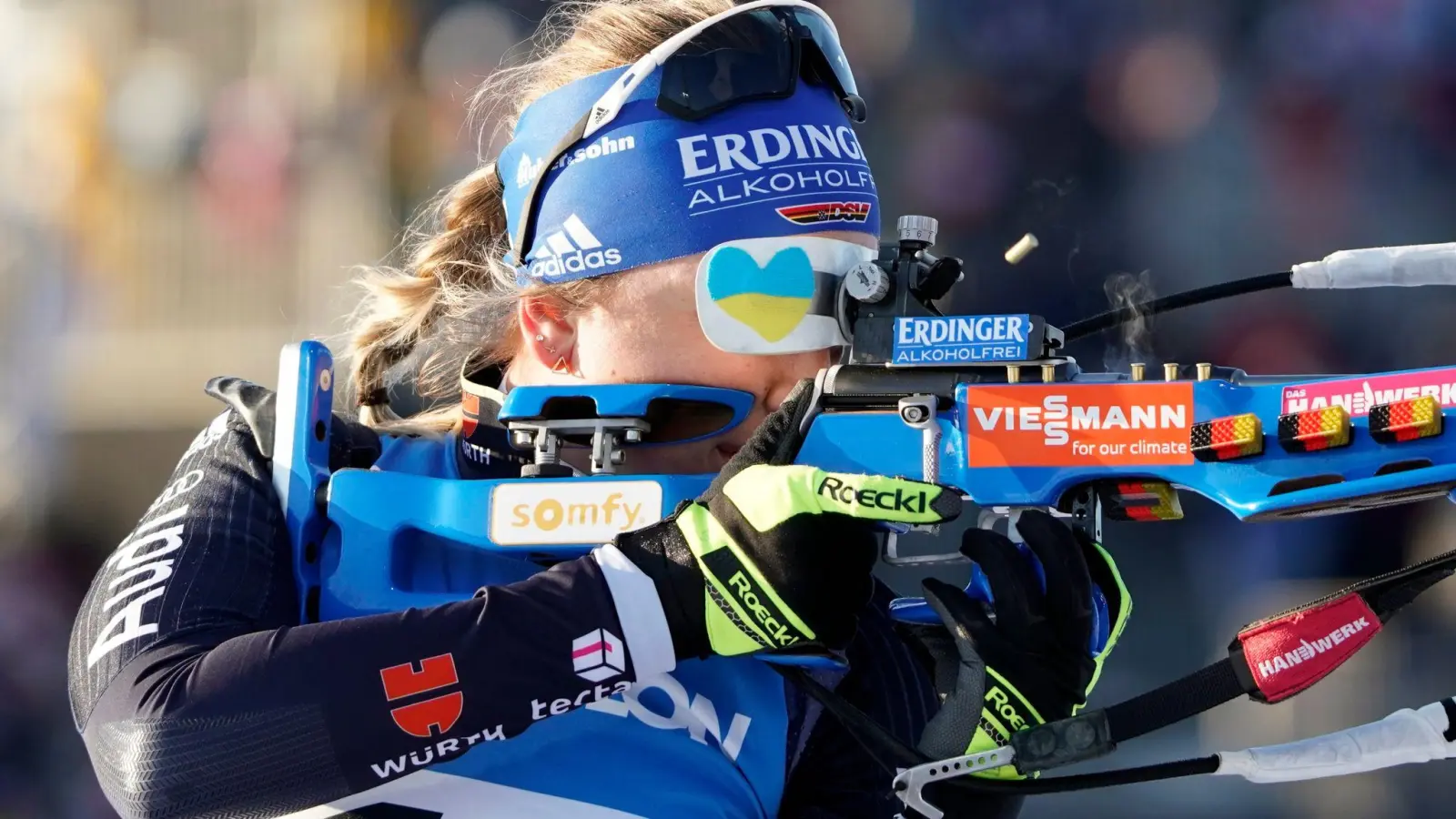 „Zur Zeit genieße ich jedes Rennen, aber ich sehne mich auch nach Urlaub“, sagt Denise Herrmann. (Foto: Roman Koksarov/AP/dpa)