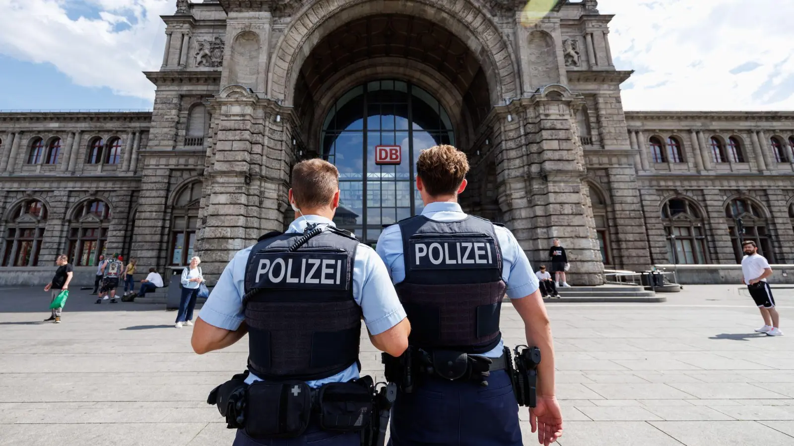 Der Verdächtige hatte einen Alkoholpegel von 2,14 Promille. (Symbolbild) (Foto: Daniel Karmann/dpa)
