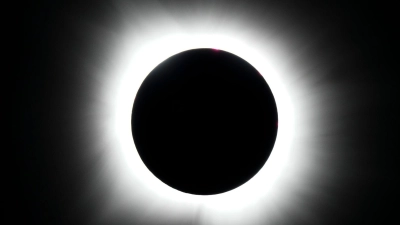 Eine totale Sonnenfinsternis ist ein beeindruckendes Schauspiel. (Illustration) (Foto: Julio Cortez/AP/dpa)