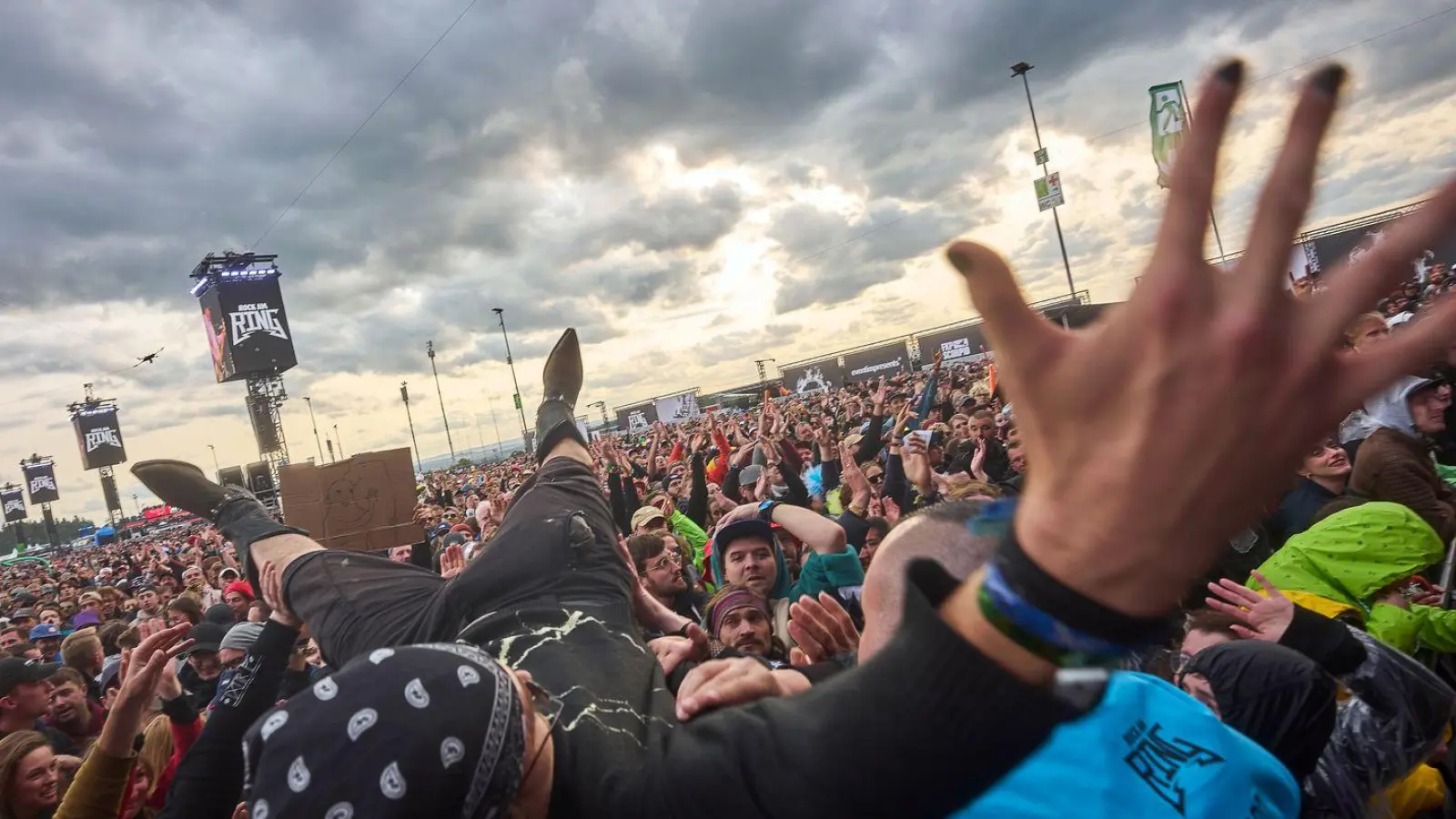 Für die kommenden Festivals stehen bereits 20 Acts fest. (Archivbild)  (Foto: Sascha Ditscher/dpa)