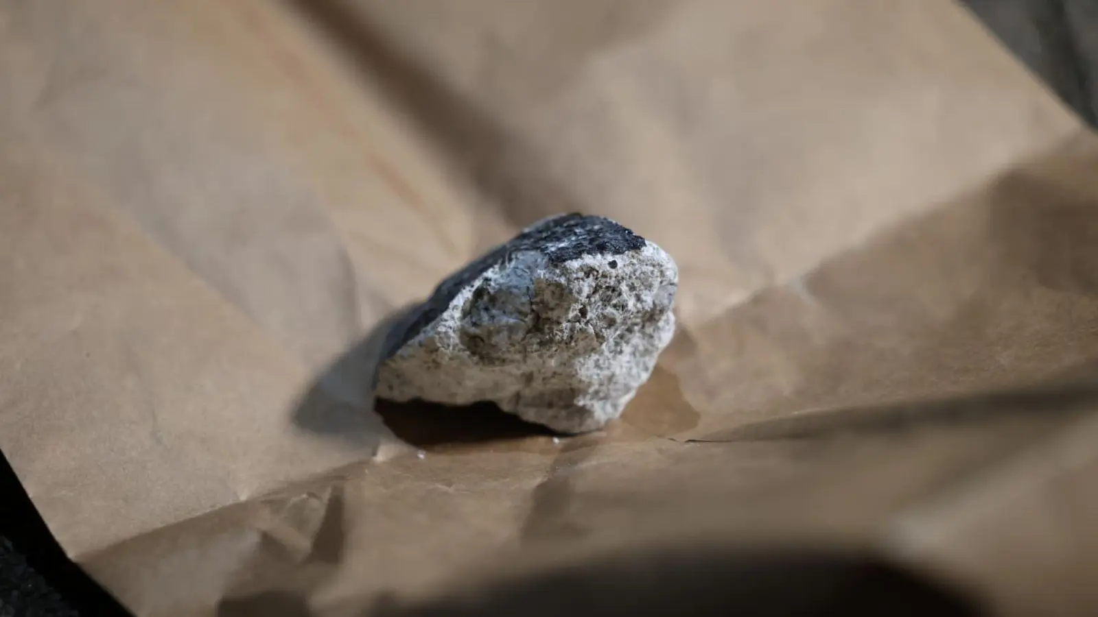 Ein Meteoriteneinschlag ist in den meisten Versicherungsbedingungen der Wohngebäudeversicherer nicht ausdrücklich als mitversicherte Gefahr genannt. (Foto: Thomas Frey/dpa/dpa-tmn)