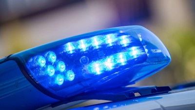 Die Polizei nahm den 14-jährigen Tatverdächtigen an seiner Wohnadresse fest. (Symbolbild)  (Foto: Lino Mirgeler/dpa)