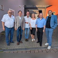 Bei der Mitgliederversammlung der Baugenossenschaft wurden ausgeschiedene Mitglieder verabschiedet und ihre Nachfolger gewählt. Das Bild zeigt (von links) Oswald Czech, Stefan Ultsch, Dr. Christoph Hammer, Irina Karius, Werner Wagner und Mathias Scheuer. (Foto: Friedrich Zinnecker)