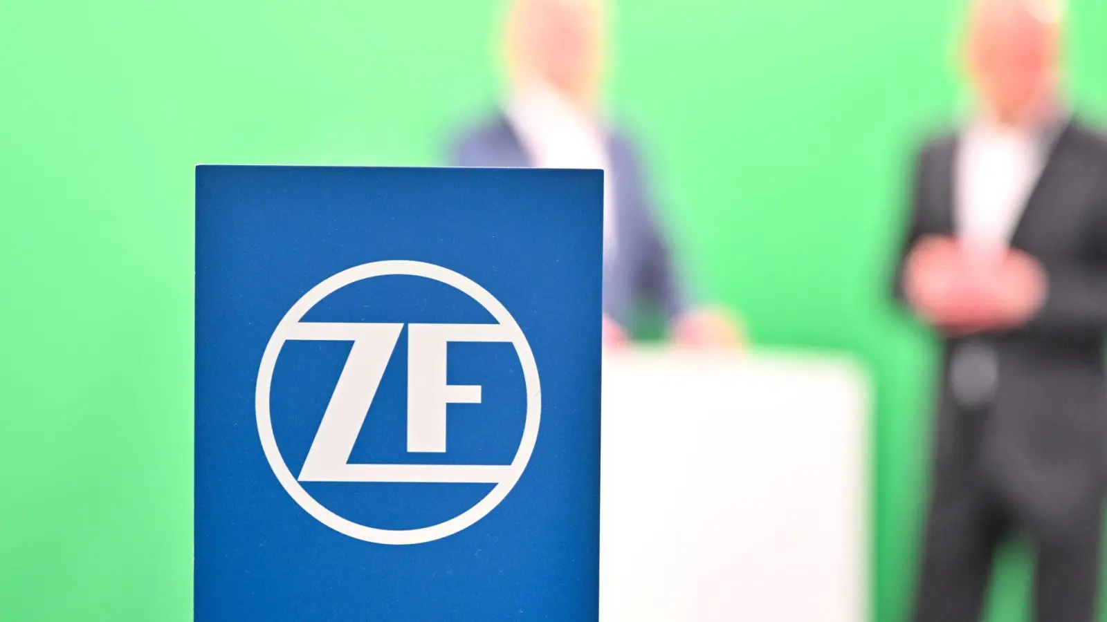 Bis zu 14.000 Stellen könnten bei ZF wegfallen.  (Foto: Felix Kästle/dpa)