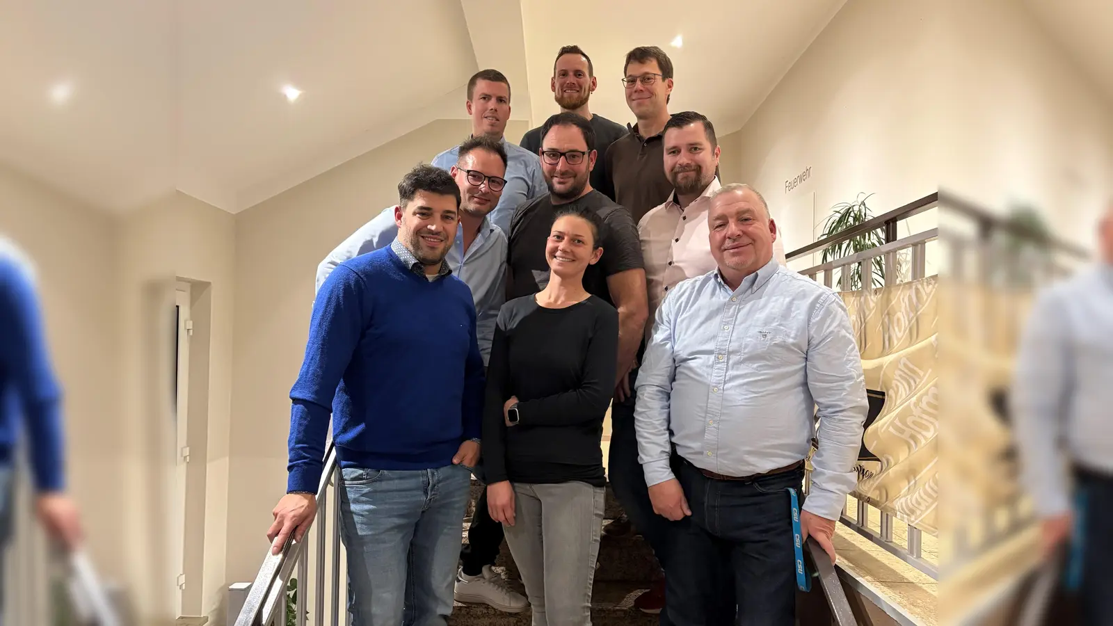 Mit dieser Mannschaft geht die Hagenbüchacher CSU ins Rennen um die Gemeinderatssitze.  (Foto: Nick Knevelkamp)