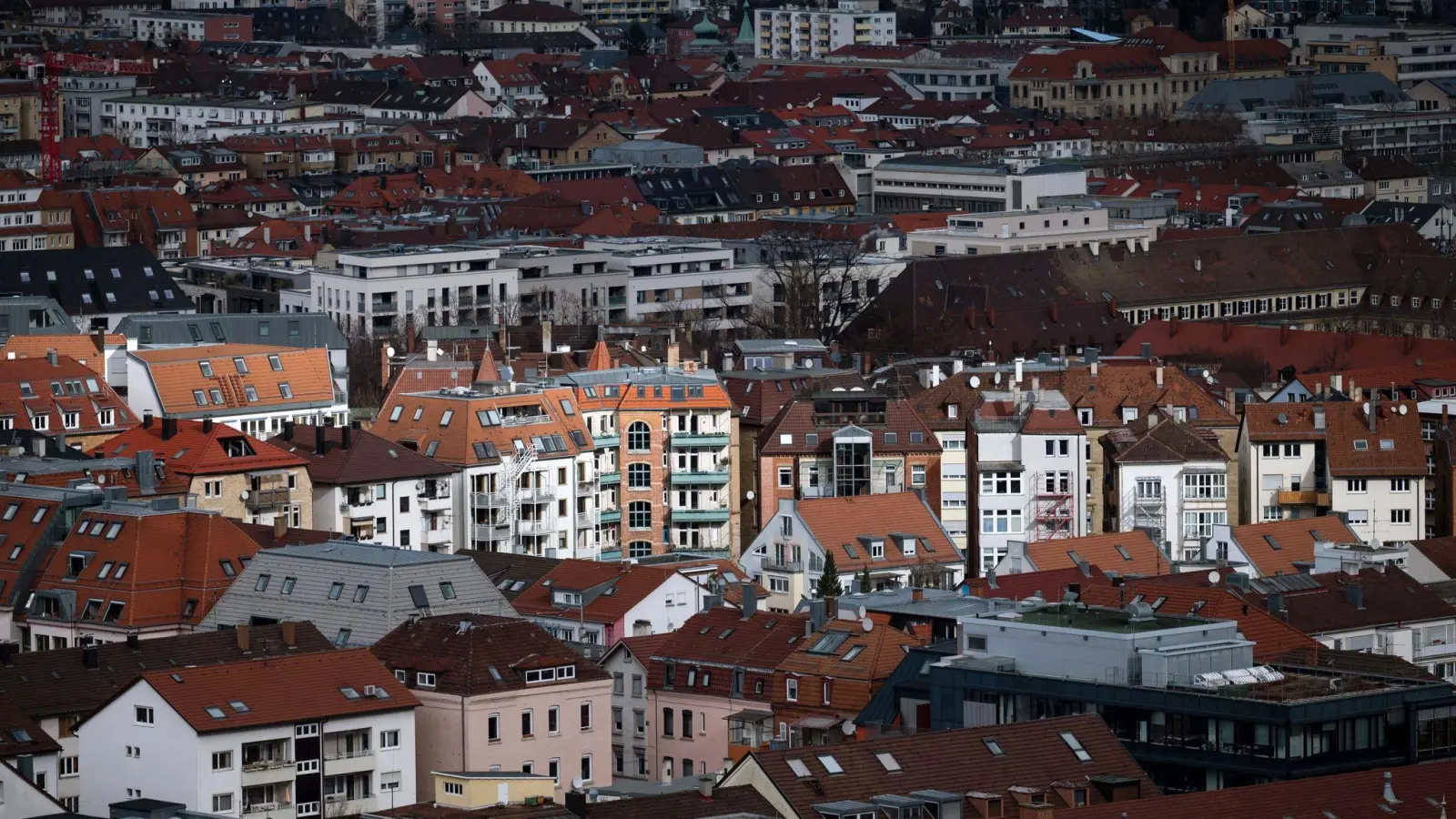 Preisabschlag für unsanierte Häuser wächst wieder (Foto: Marijan Murat/dpa)