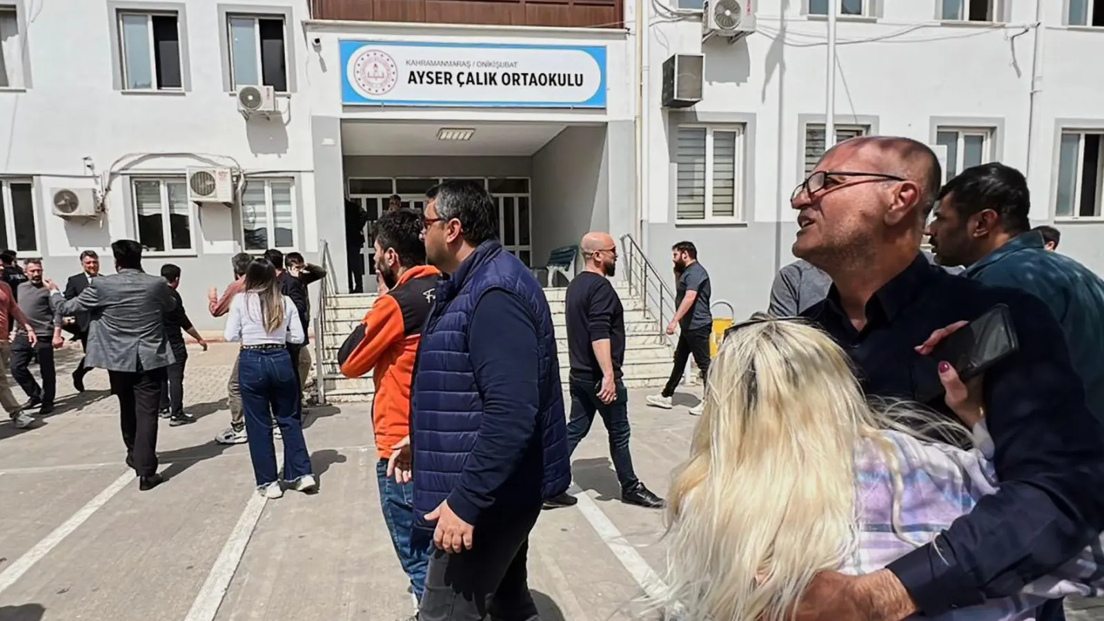 Laut Polizei war der Angreifer ein Einzeltäter. (Foto: IHA/IHA via AP/dpa)