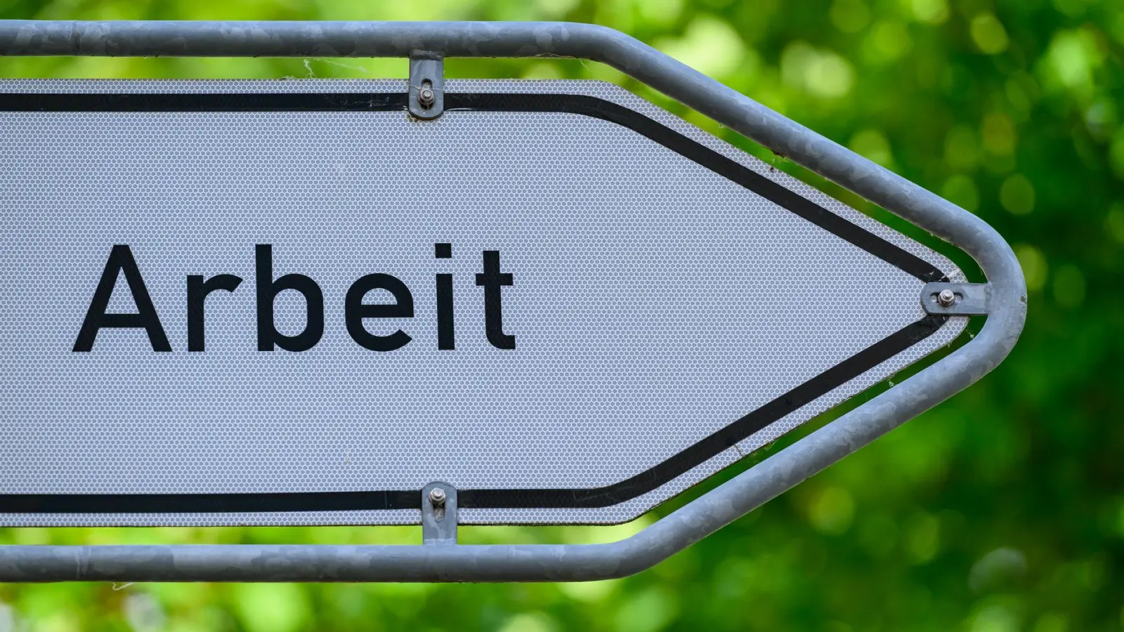 Die Unsicherheit um den Iran-Krieg belastet den Arbeitsmarkt in Deutschland (Archivbild) (Foto: Patrick Pleul/dpa)