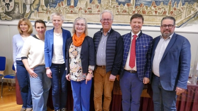 Der Vorstand des „Freundeskreises Landesgartenschau Bad Windsheim“ (von links): Helga Malcher, Alexandra Arold, Birgit Grübler, Christa Maurer, Ludger Brake, Jürgen Heckel und Oliver Späth. (Foto: Sylvia Fehlinger)