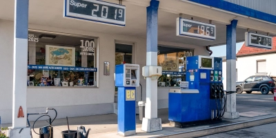 Jahrzehnte gibt es auch schon eine Tankstelle, die immer wieder erweitert und verändert wurde. Ab April ist sie eine reine Selbstbedienungstanke.  (Foto: Mirko Fryska)