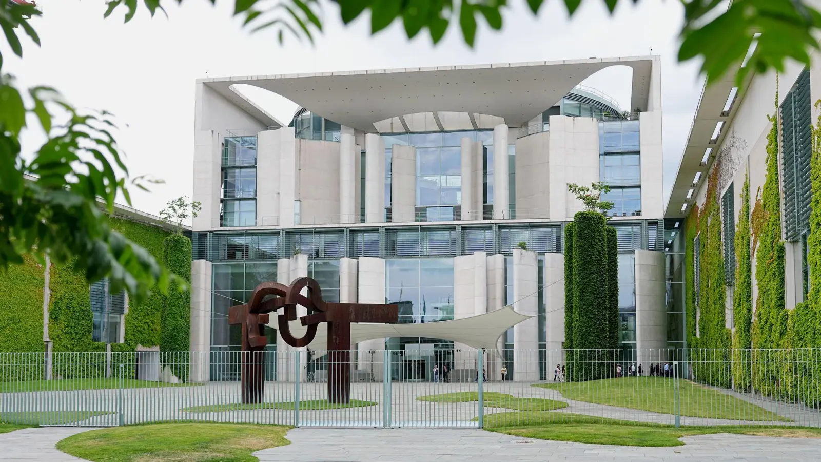 Die Spitzen von Union und SPD bereiten zentrale Reformentscheidungen vor. (Archivbild)  (Foto: Michael Kappeler/dpa)