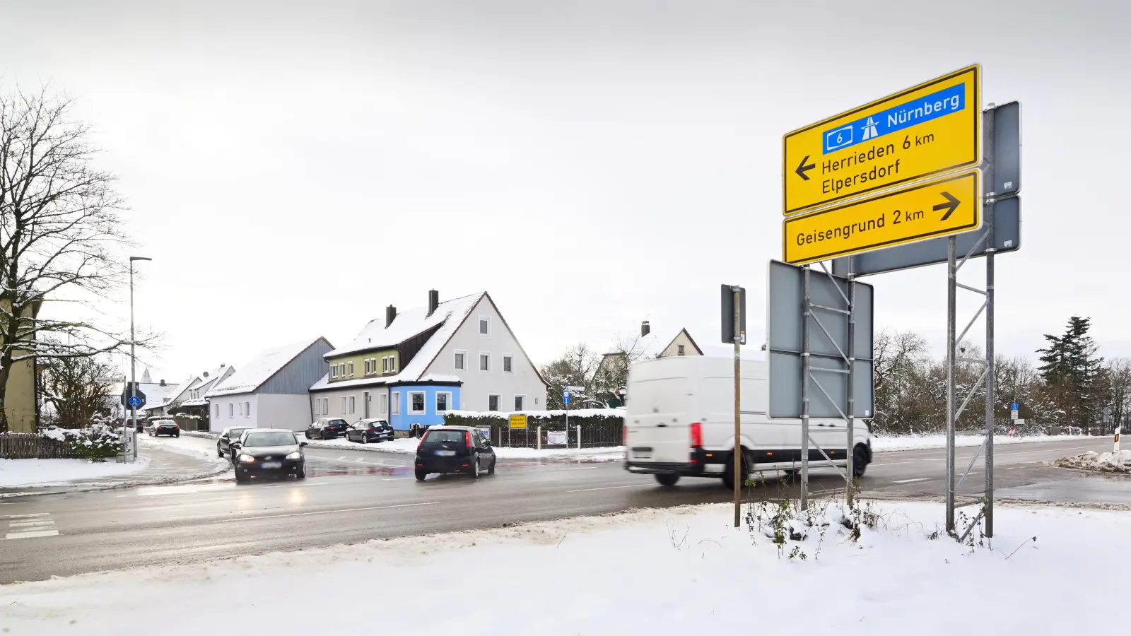 Es ist eine schwierige Stelle im Straßenverkehr. Nicht wenige Unfälle geschehen bei Elpersdorf an der Einmündung der Herrieder Straße in die Staatsstraße 1066, die ehemalige Bundesstraße 14. (Foto: Jim Albright)