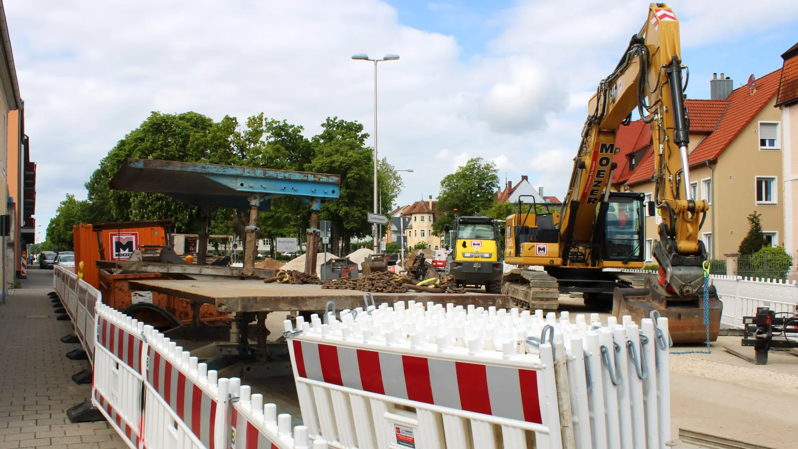 Ein Ende der Baustelle auf der Kreuzung der Feuchtwanger Straße mit der Crailsheimstraße ist in Sicht. Doch im Anschluss soll es nur wenige Meter entfernt weitergehen. (Foto: Constantin Prosch)
