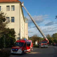 Die Drehleiter der Feuchtwanger Stützpunktwehr wird ersetzt. Unser Foto entstand im September 2024 bei einer Übung an der Praxisklinik im Rahmen der alljährlichen Aktionswoche. (Archivbild: Markus Weinzierl)