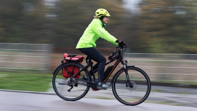 Elke Geißler ist 2024 insgesamt mehr als 5000 Kilometer mit dem Rad zur Arbeit und wieder nach Hause gefahren. (Foto: ANregiomed/Tyler Larkin)