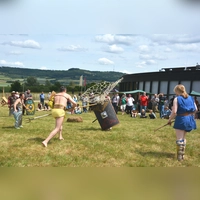 Die „Gladiatores Berolinenses“ zeigten spannende Gladiatorenkämpfe auf der Wiese am Limeseum. (Foto: Peter Tippl)