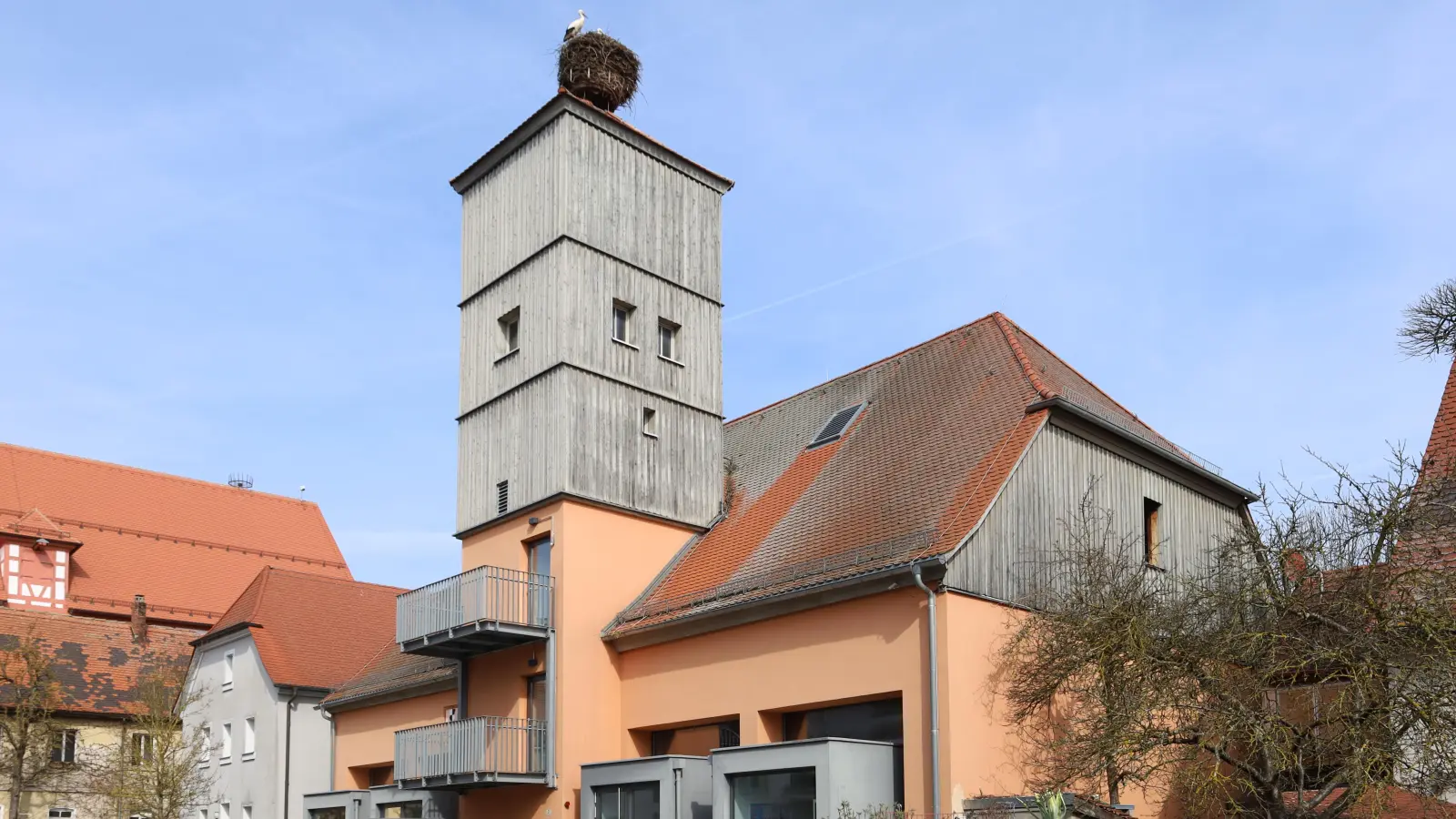 Auf dem Dach des Anwesens Ochsenhof 3 soll eine Photovoltaikanlage gebaut werden. Auch ein Batteriespeicher ist vorgesehen.  (Foto: Alexander Biernoth)