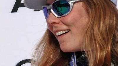 Duell um den Gesamtweltcup: Emma Aicher (l) und Mikaela Shiffrin (Foto: Marco Trovati/AP/dpa)