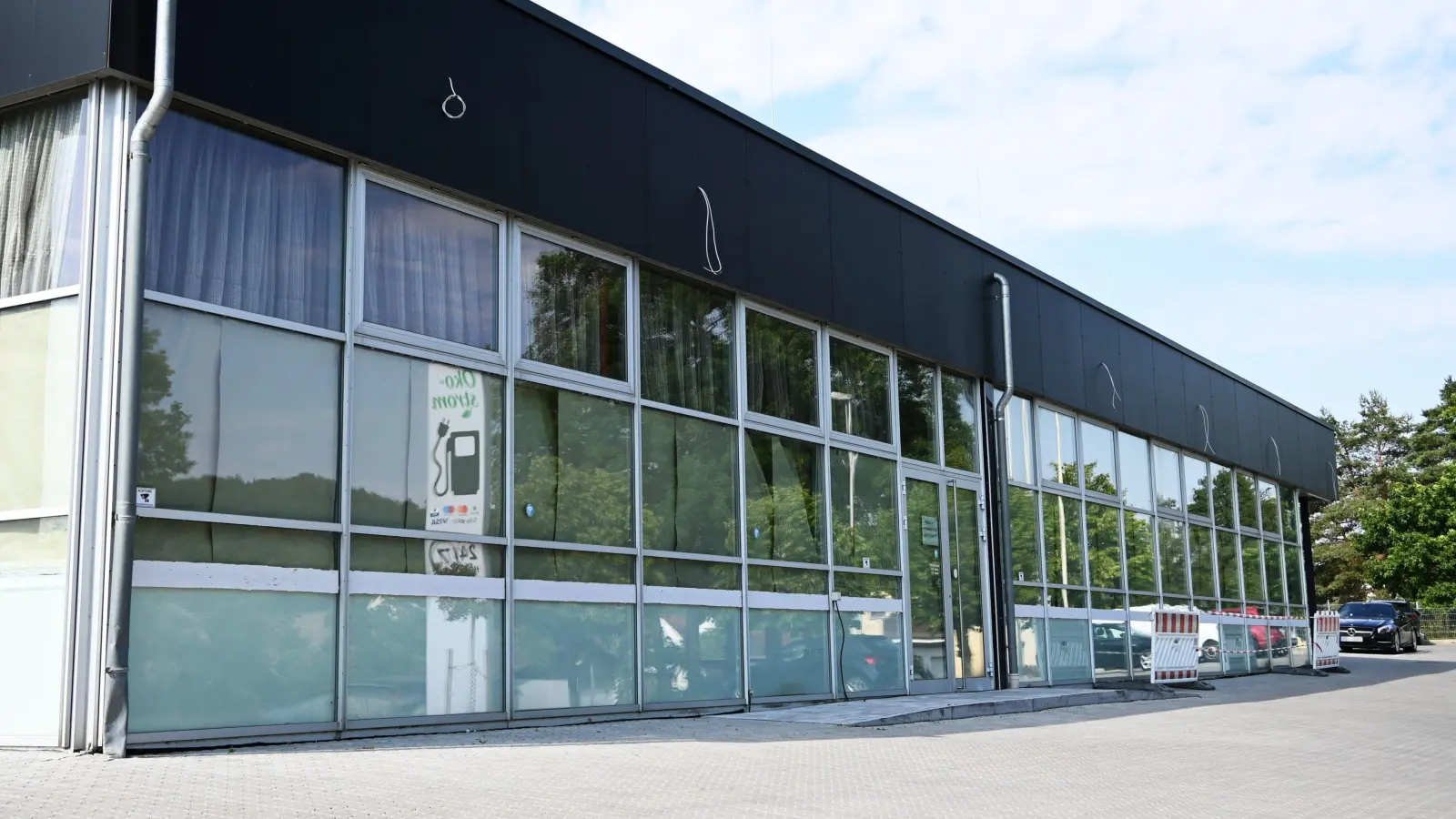 Das vor vielen Jahren geschlossene Restaurant in der Schalkhäuser Landstraße wird saniert. Die Fläche bietet Platz für 400 Gäste.  (Foto: Luca Paul)