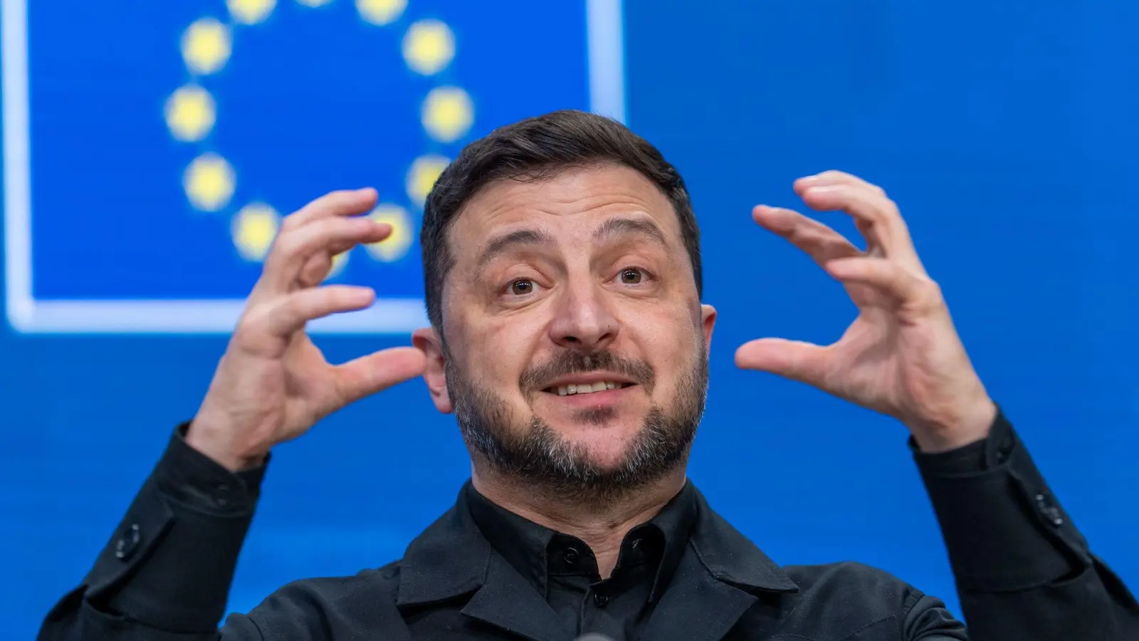 Drängt auf eine schnelle Entscheidung für Geld für sein Land: Der ukrainische Präsident Wolodymyr Selenskyj. (Foto: Michael Kappeler/dpa)