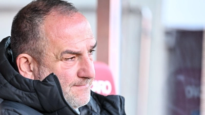 Frank Schmidt steckt mit dem 1. FC Heidenheim im Tief.  (Foto: Harry Langer/dpa)