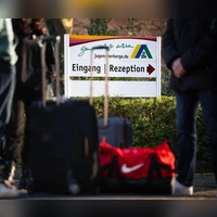 Viele erinnern sich noch nach Jahren an die Fahrten mit der Schule. (Symbolbild) (Foto: Sina Schuldt/dpa)