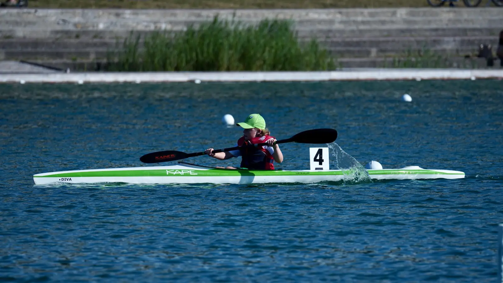 Marlon Mödebeck erpaddelt sich den ersten Platz über 1000 Meter. (Foto: Kirstin Kasecker)