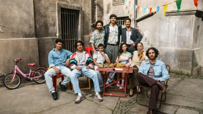 Die Serie „4 Blocks“ bekommt eine Vorgeschichte, die in den 1990ern spielen soll. (Handout) (Foto: Julia Terjung/HBO Max/dpa)