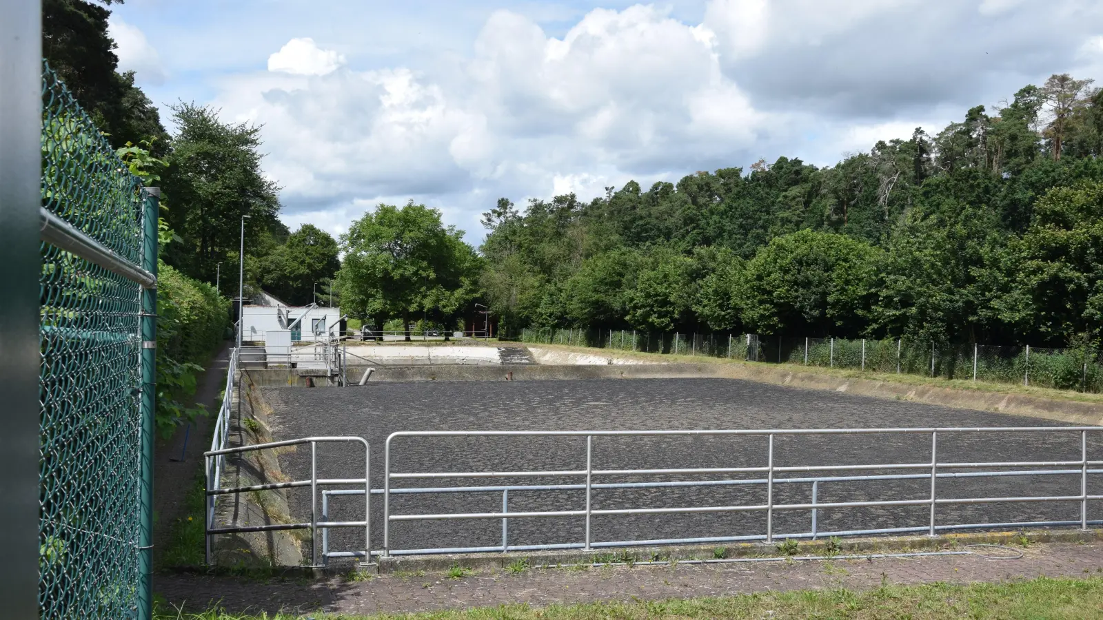 Verbesserungsbeiträge sind in der neuen Kalkulation nicht angesetzt. Laut Stadtverwaltung muss über eine Erhebung aber spätestens nach der Sanierung der Kläranlage nachgedacht werden. (Foto: Florian Pöhlmann)